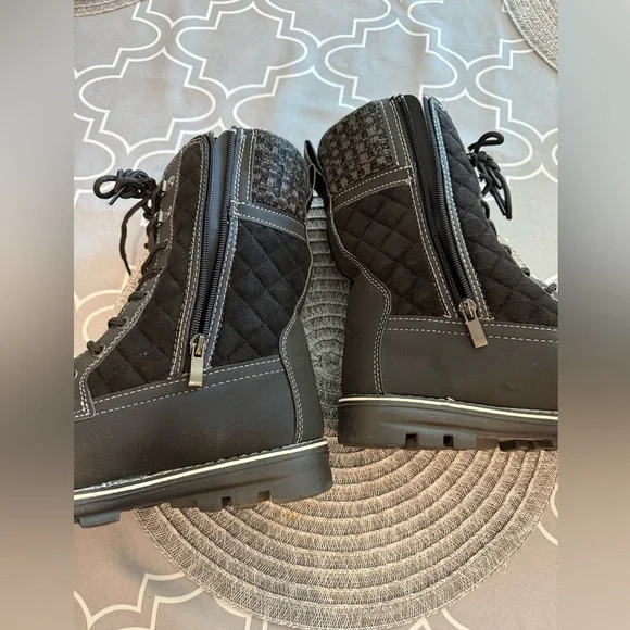 Black Woman’s Boots// no box / tried on in the house but never worn. Like new - Picture 6 of 7